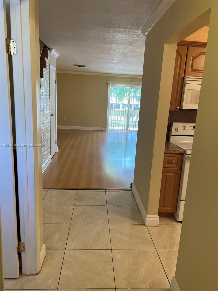 KENDALE LK TOWNHOUSE COND - Residential Lease