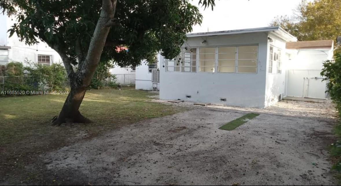 N MIAMI ESTATES - Residential