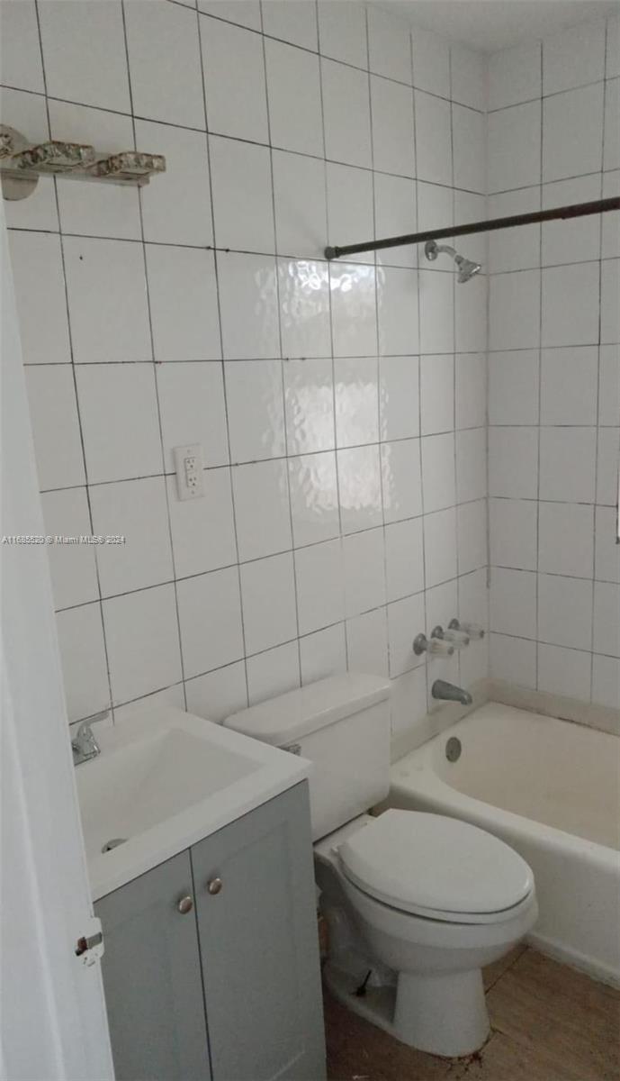 N MIAMI ESTATES - Residential