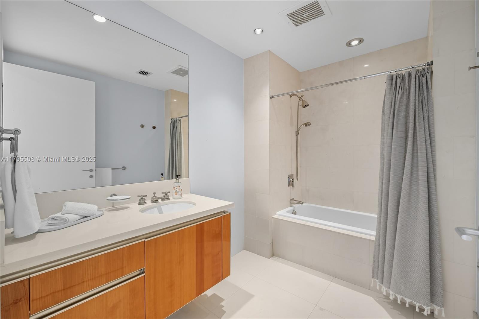 PALAZZO DEL MARE - Residential Lease