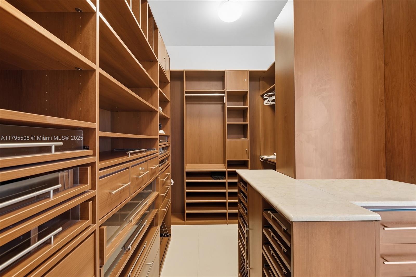 PALAZZO DEL MARE - Residential Lease