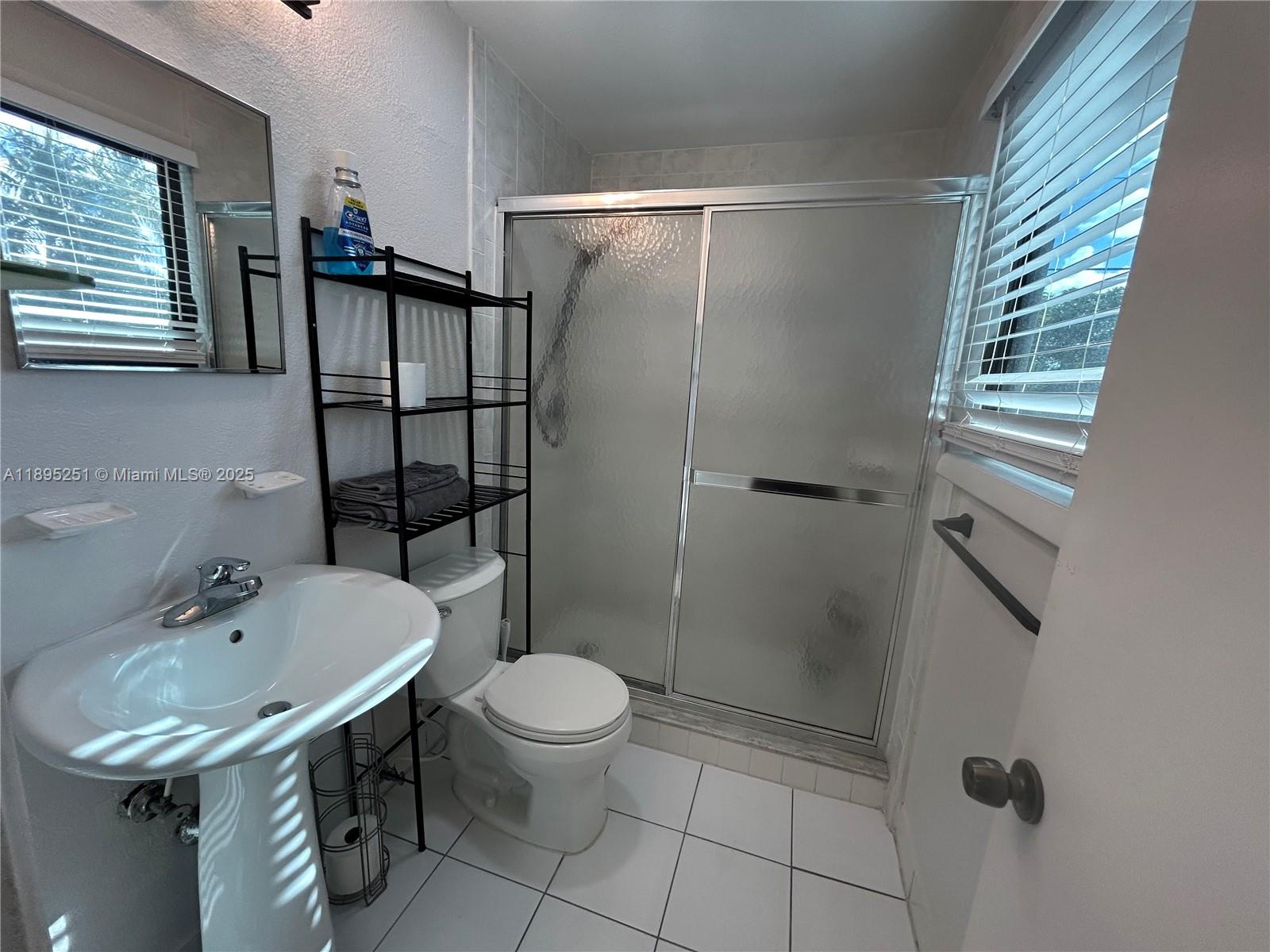 HOLLYWOOD - Residential Lease