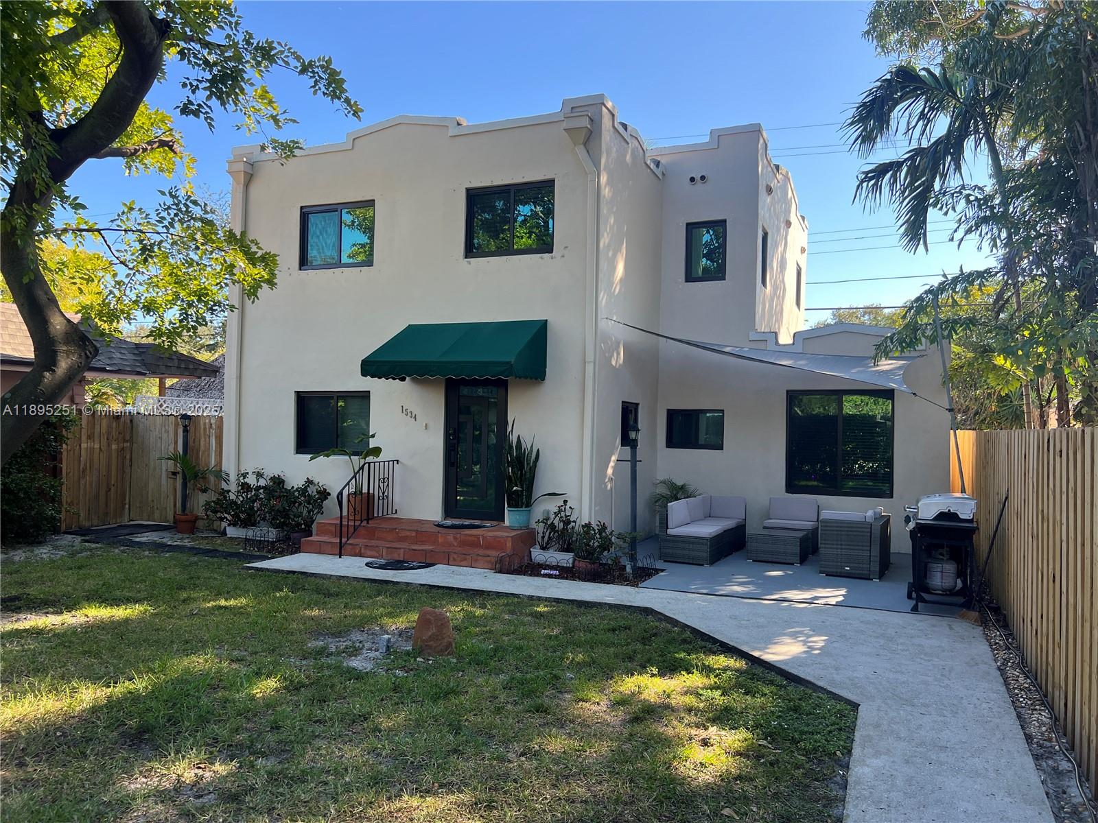 HOLLYWOOD - Residential Lease