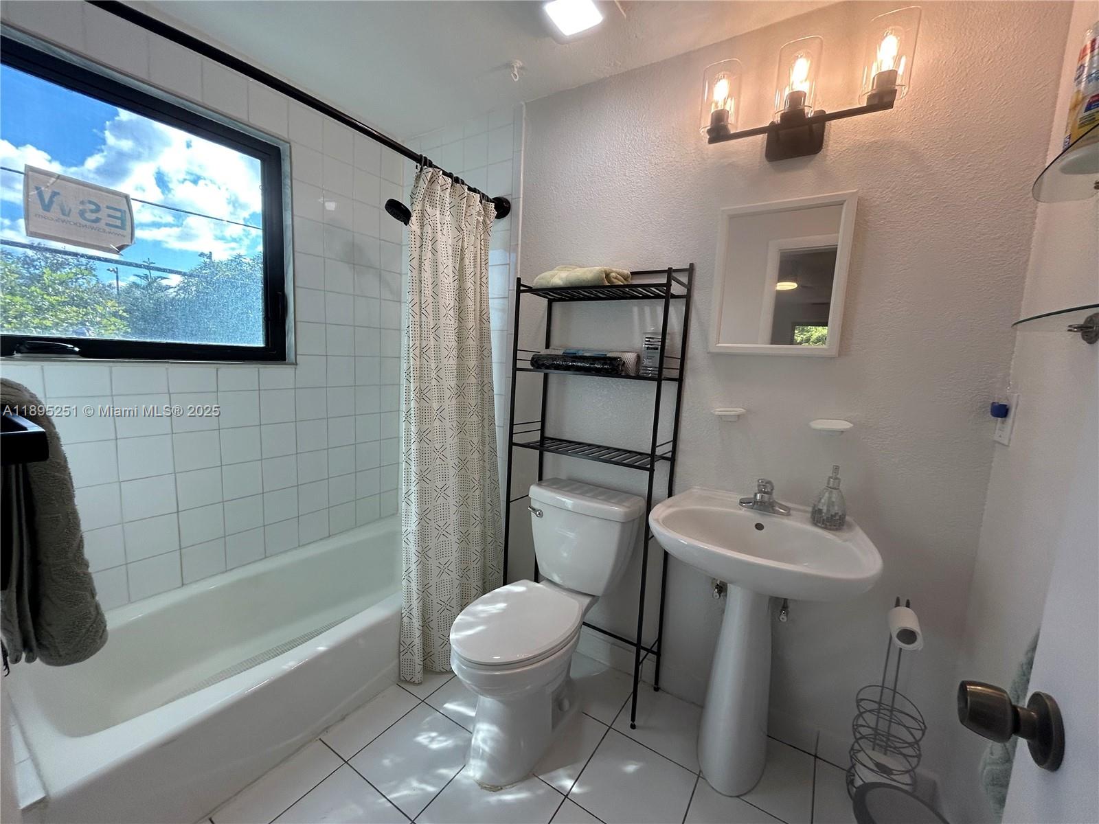 HOLLYWOOD - Residential Lease