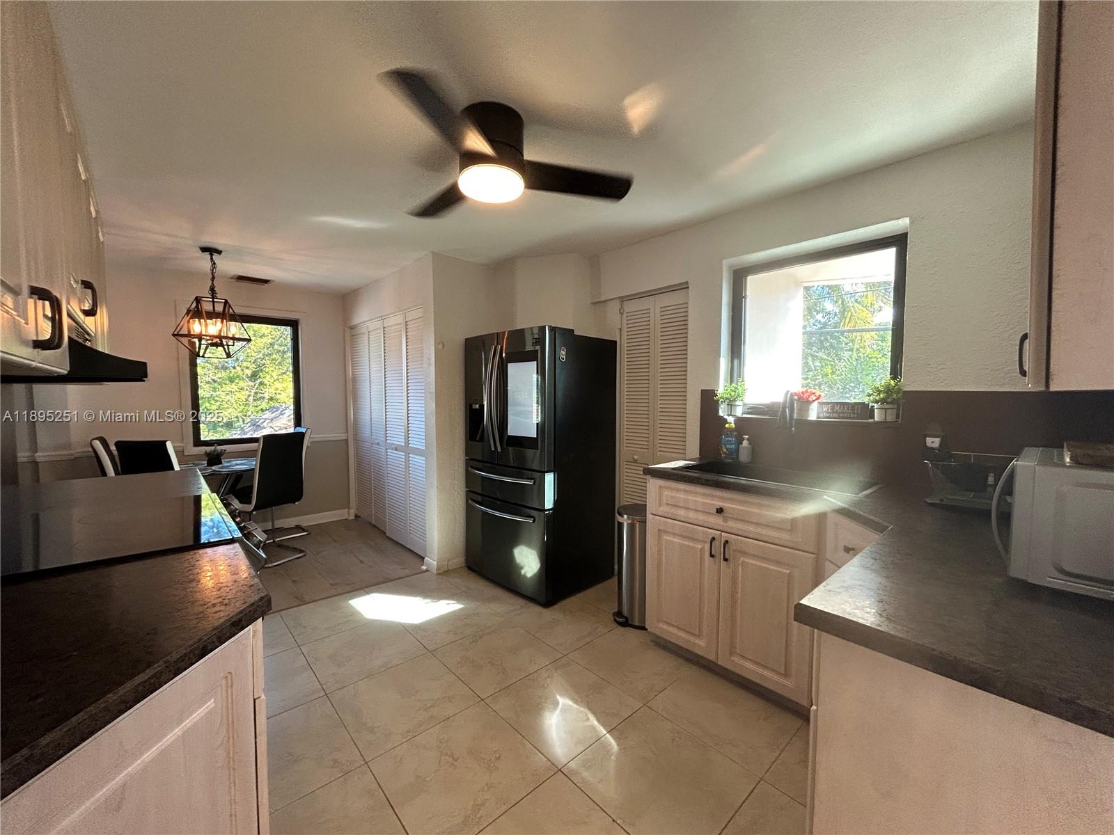 HOLLYWOOD - Residential Lease