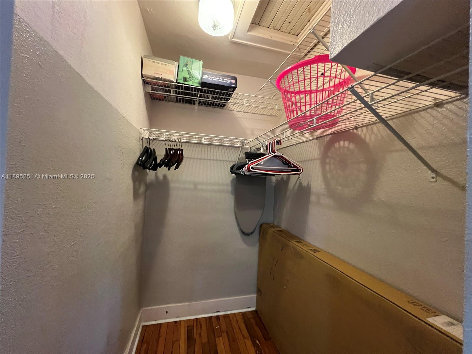 HOLLYWOOD - Residential Lease