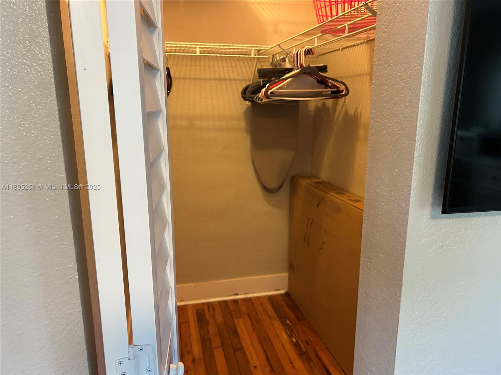 HOLLYWOOD - Residential Lease