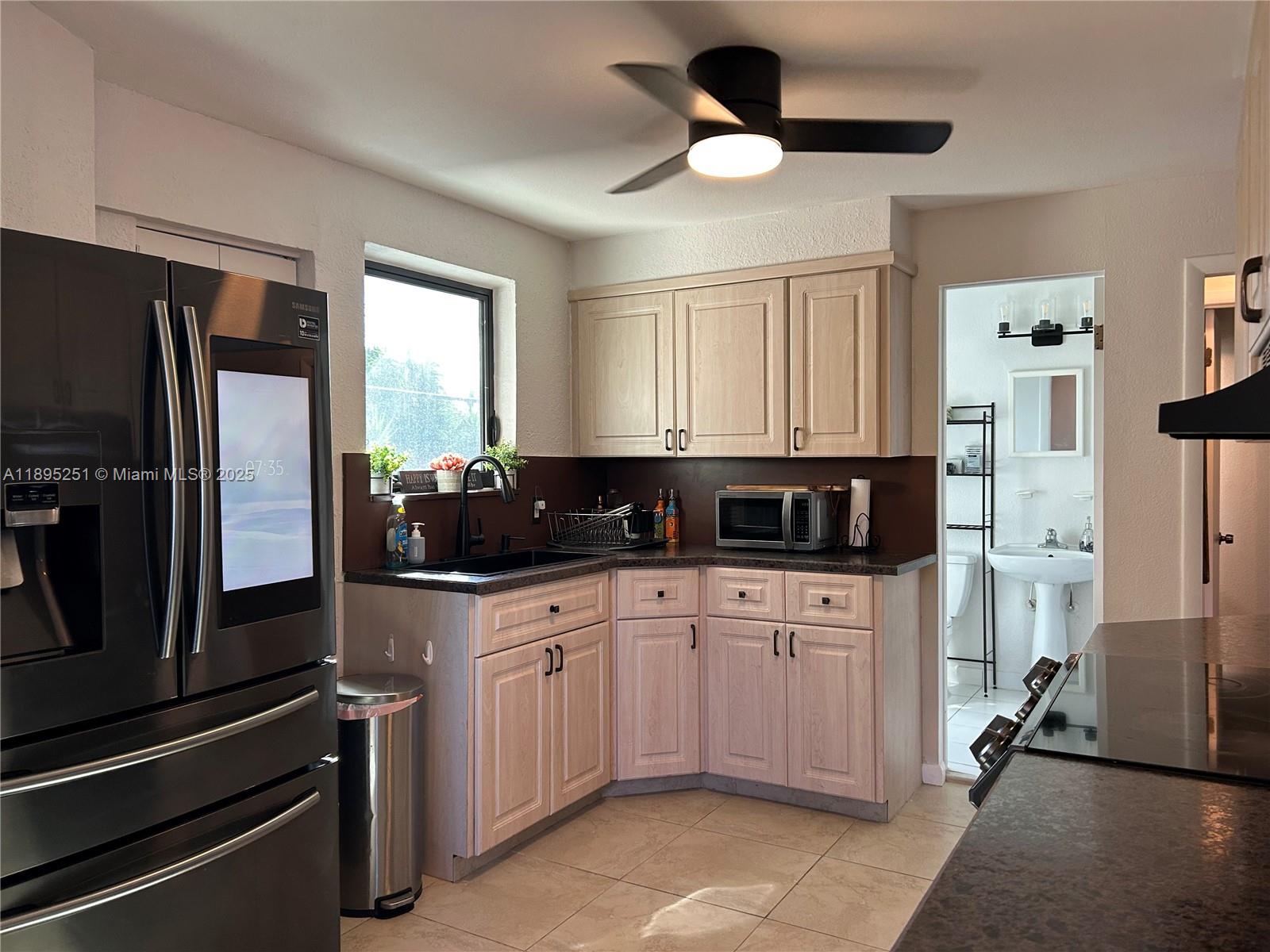 HOLLYWOOD - Residential Lease