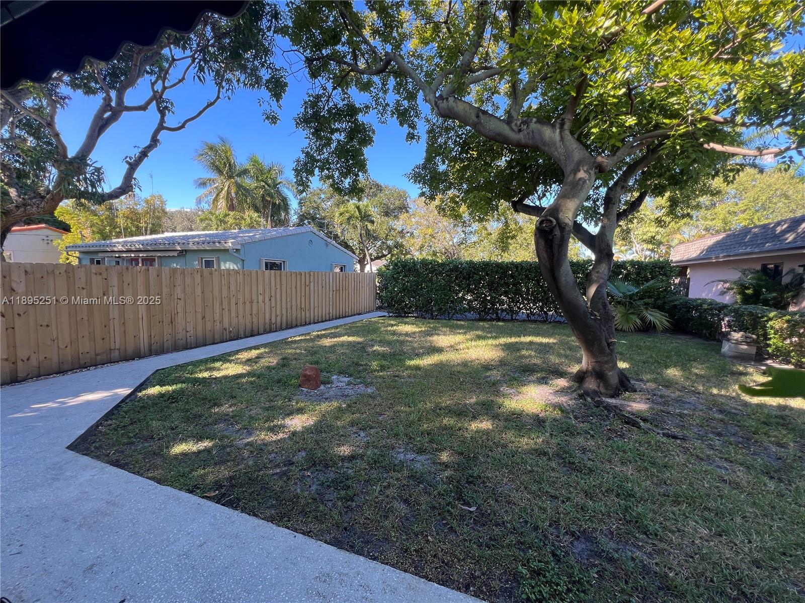 HOLLYWOOD - Residential Lease