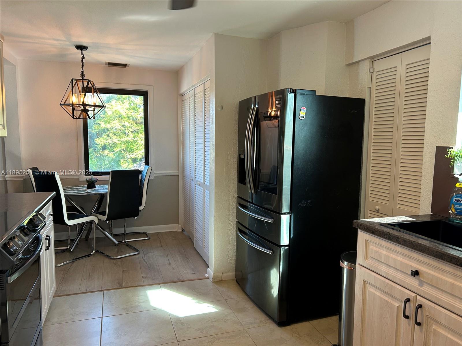 HOLLYWOOD - Residential Lease