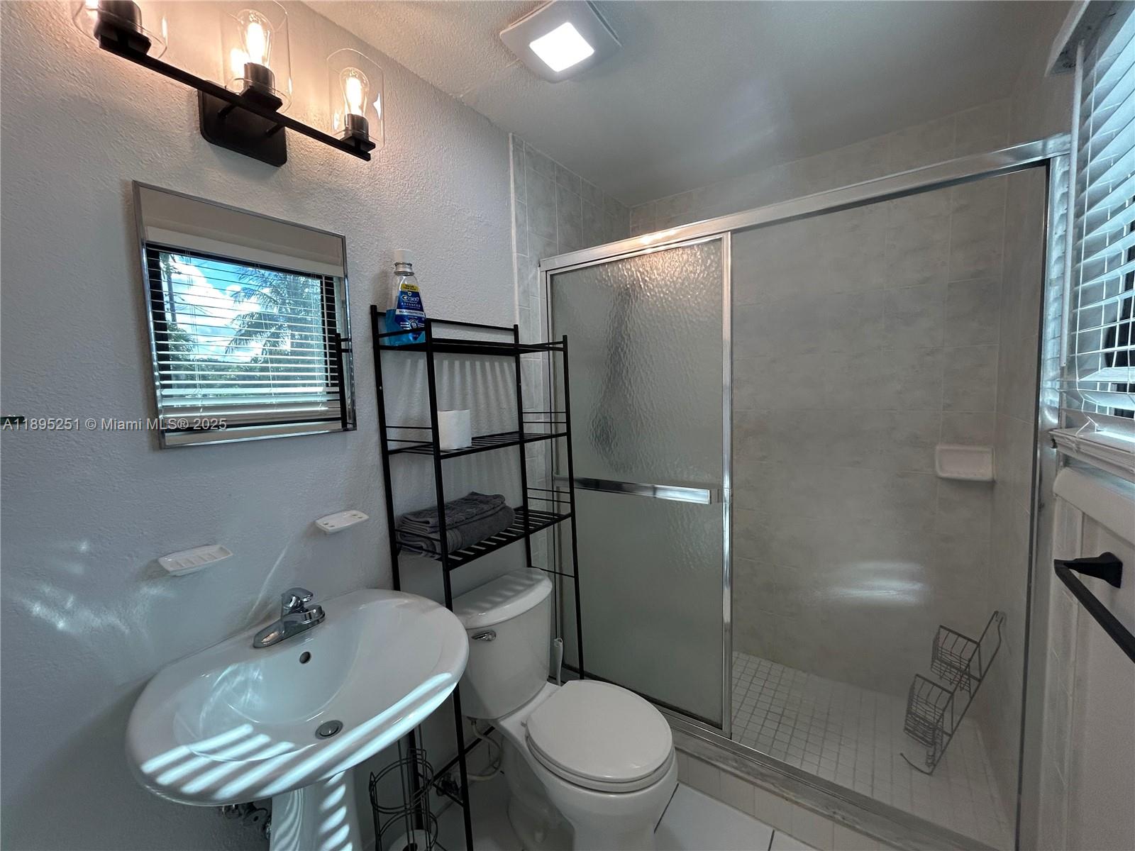 HOLLYWOOD - Residential Lease