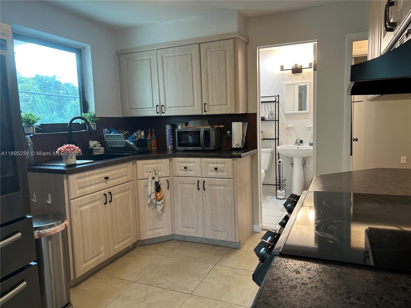 HOLLYWOOD - Residential Lease