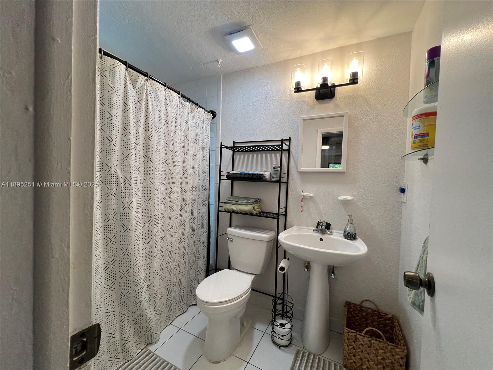 HOLLYWOOD - Residential Lease