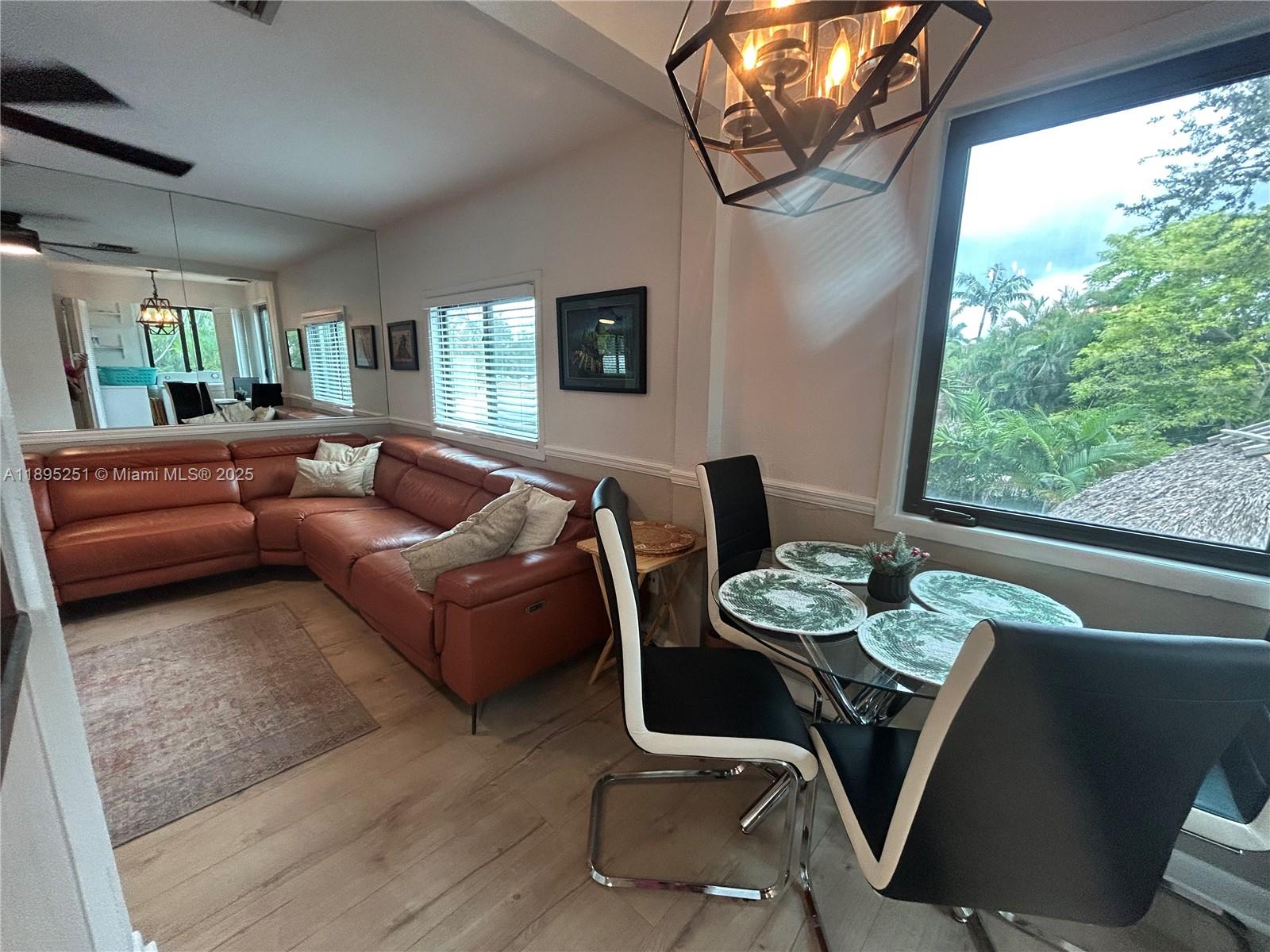 HOLLYWOOD - Residential Lease