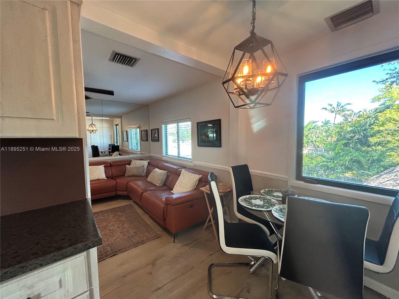 HOLLYWOOD - Residential Lease