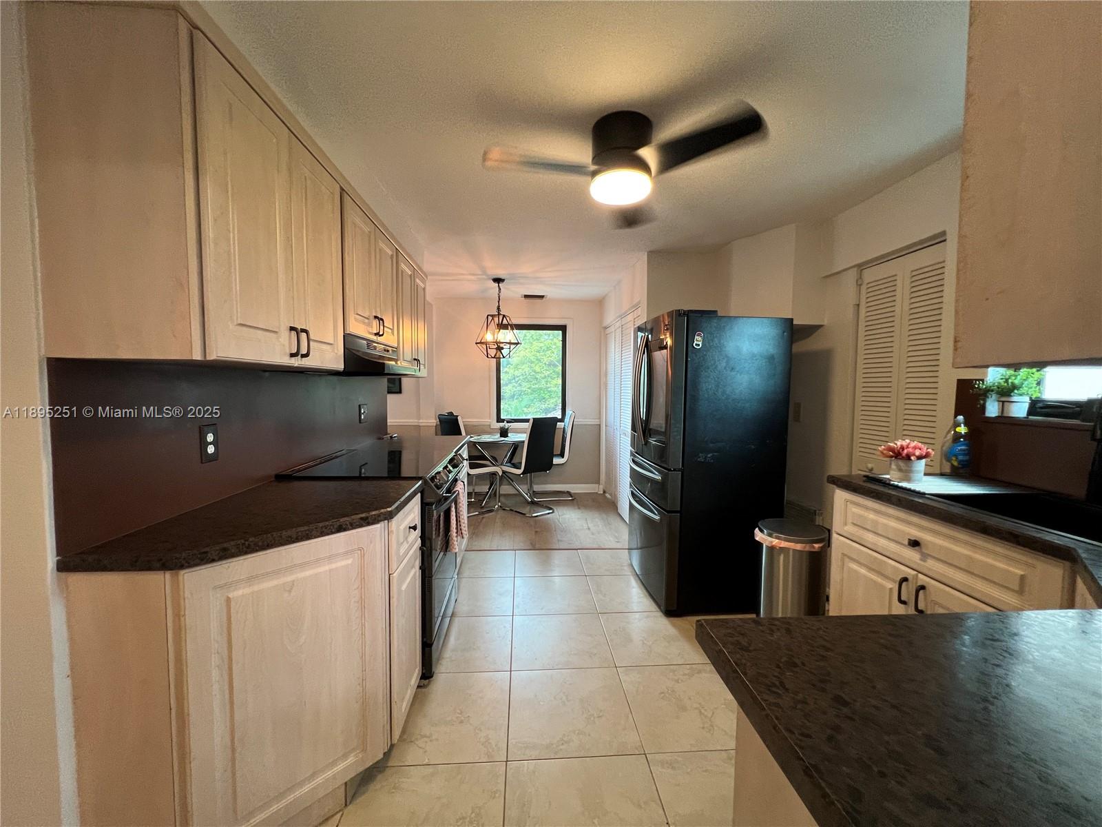HOLLYWOOD - Residential Lease
