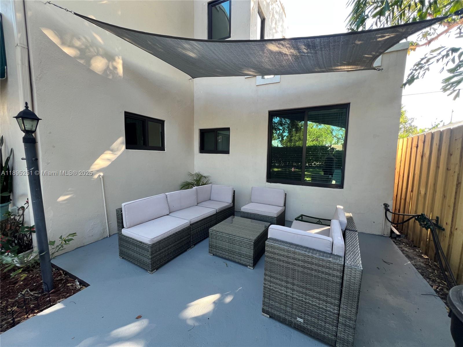 HOLLYWOOD - Residential Lease