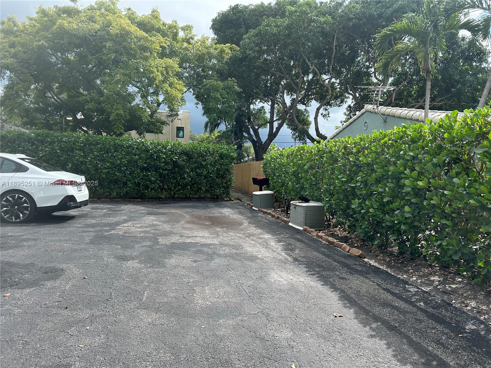 HOLLYWOOD - Residential Lease