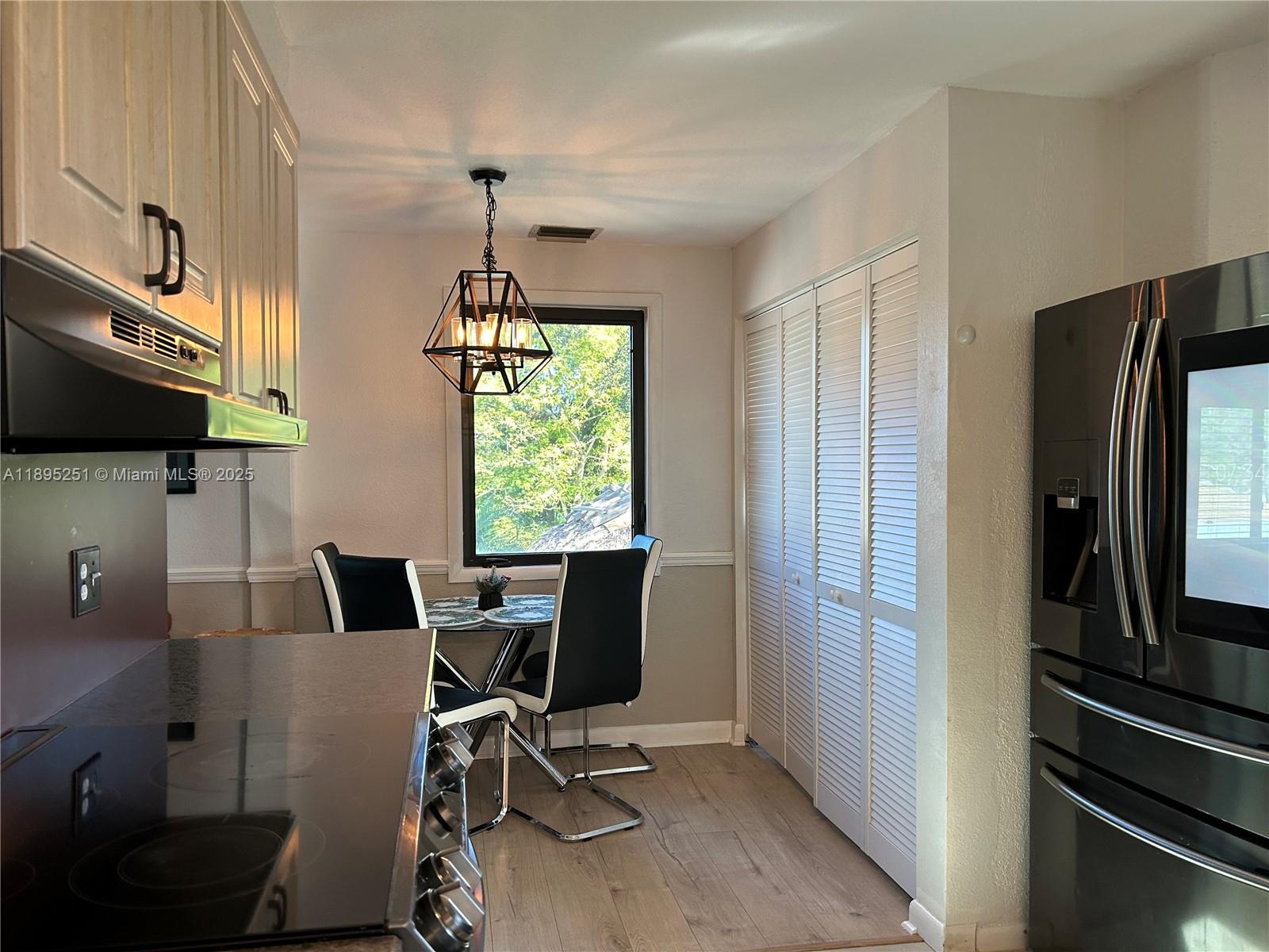 HOLLYWOOD - Residential Lease