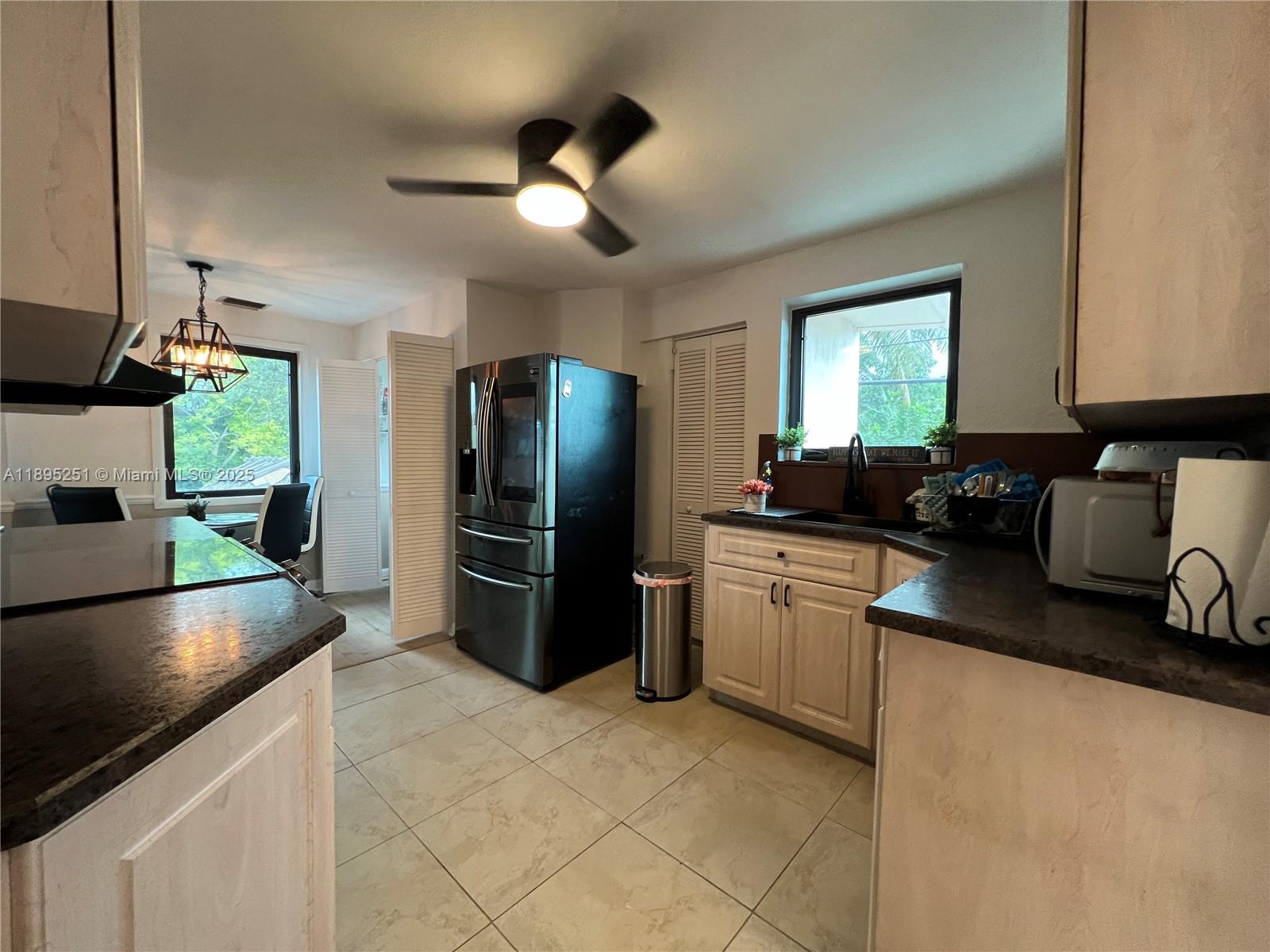 HOLLYWOOD - Residential Lease