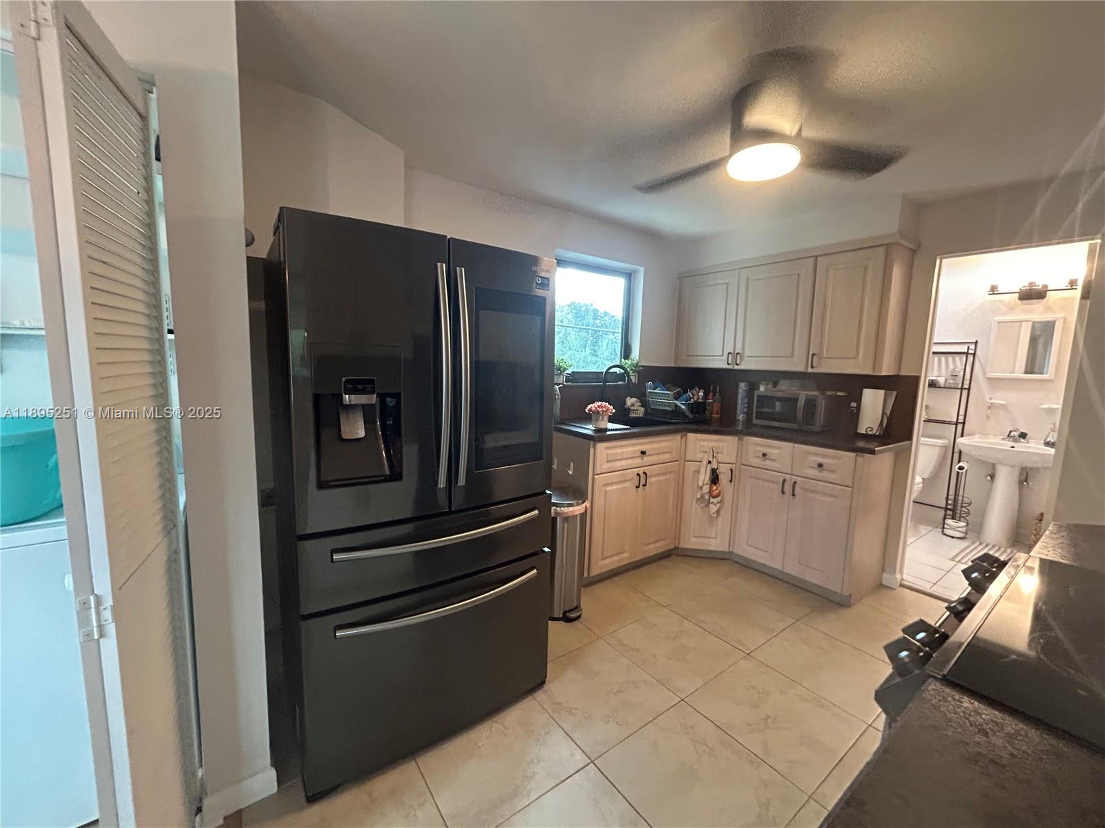 HOLLYWOOD - Residential Lease