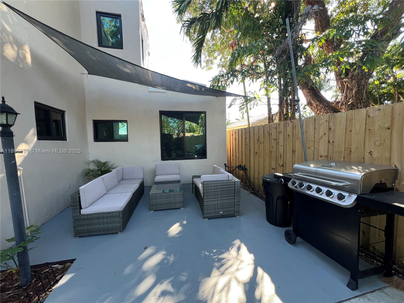 HOLLYWOOD - Residential Lease