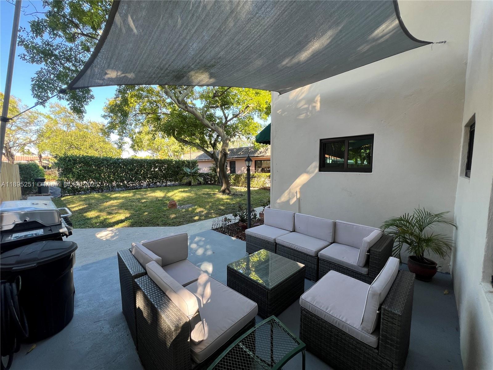 HOLLYWOOD - Residential Lease