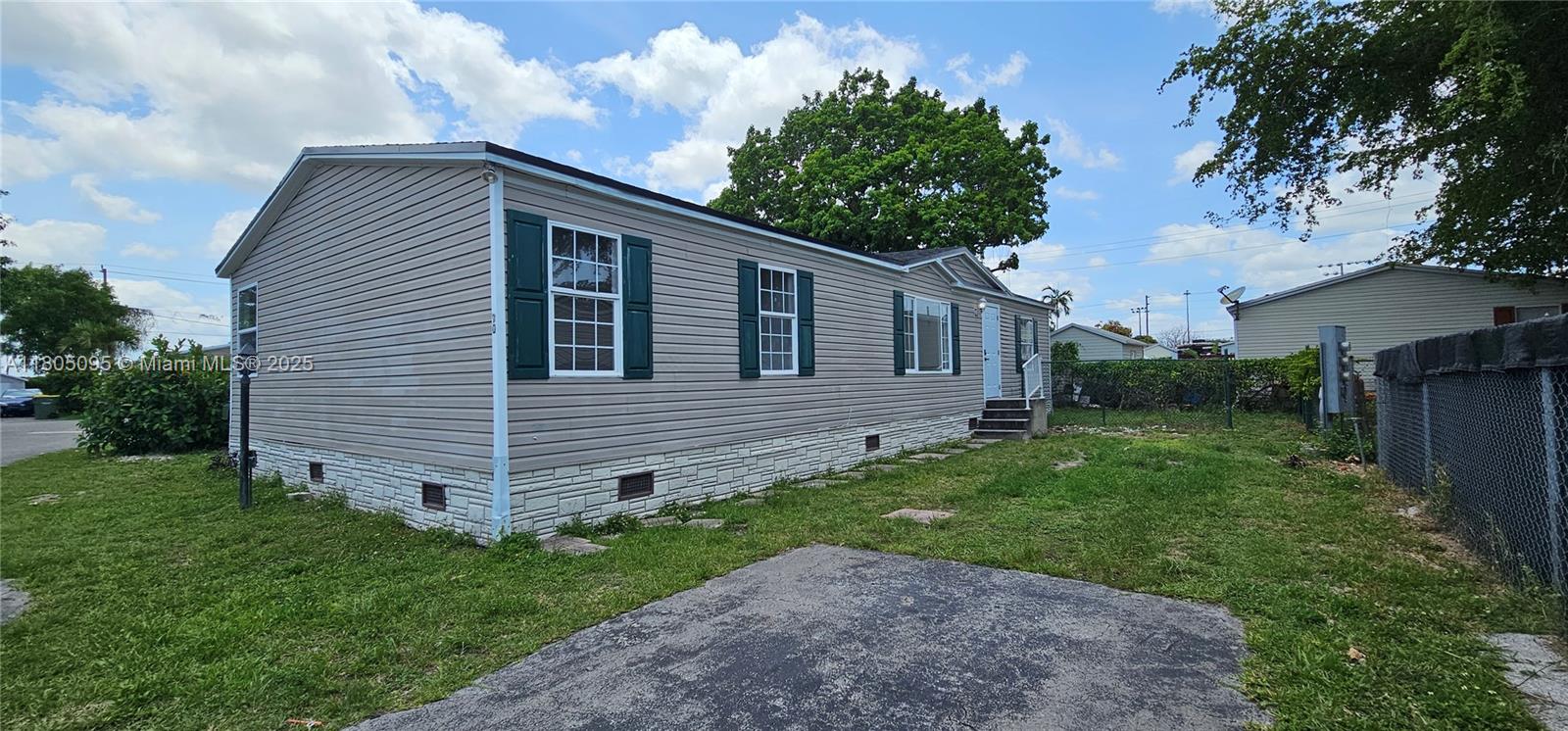 Property for Sale at 220 Ne 12th Ave Unit 90 Ave, Homestead, Miami-Dade County, Florida - Bedrooms: 3 
Bathrooms: 2  - $259,900
