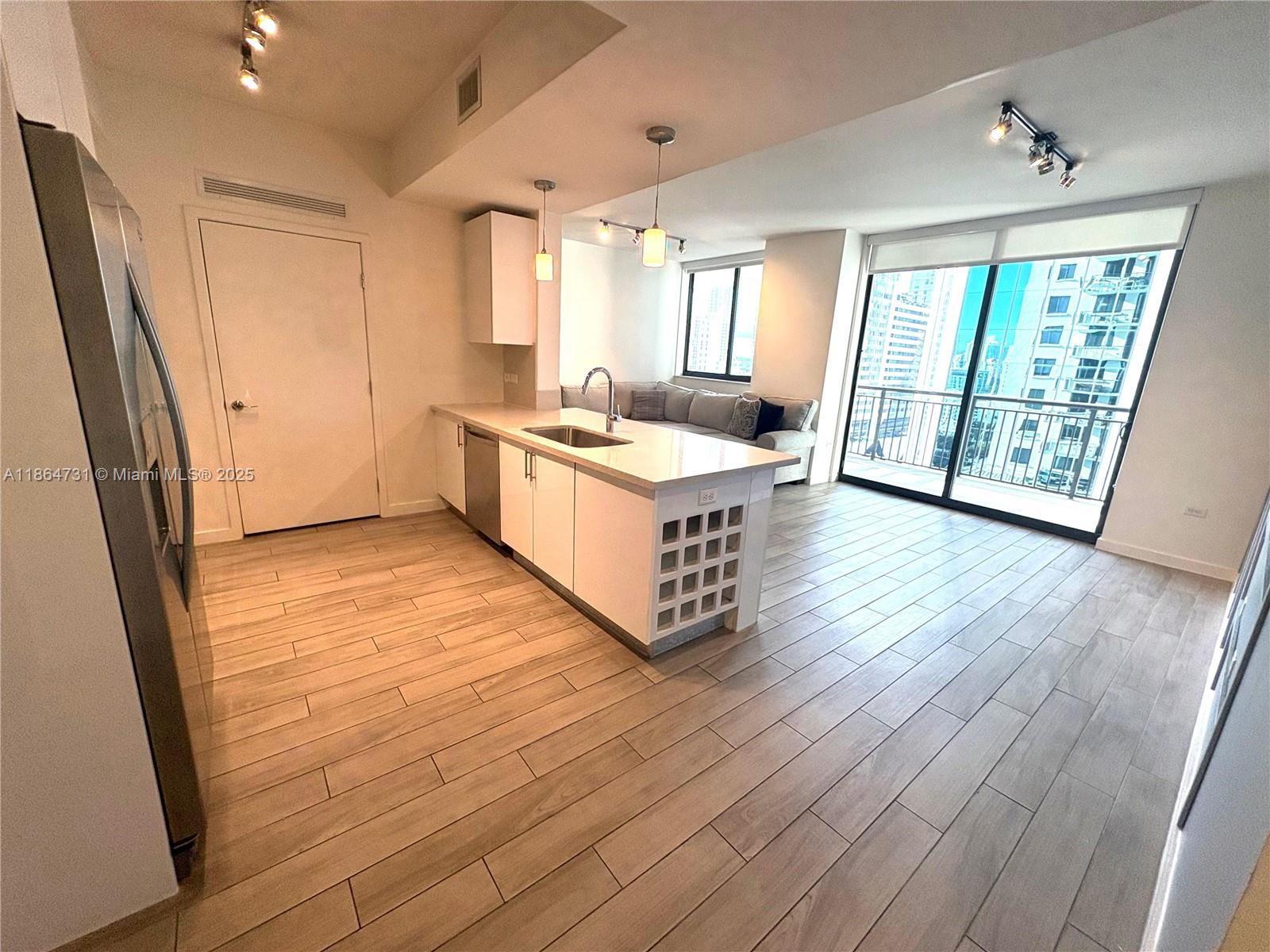 999 SW 1st Ave 1615