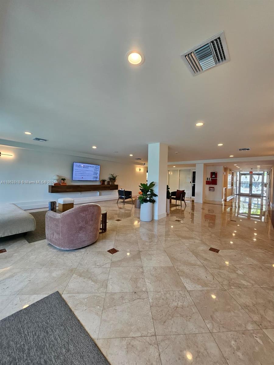 1455 N Treasure Dr 7G