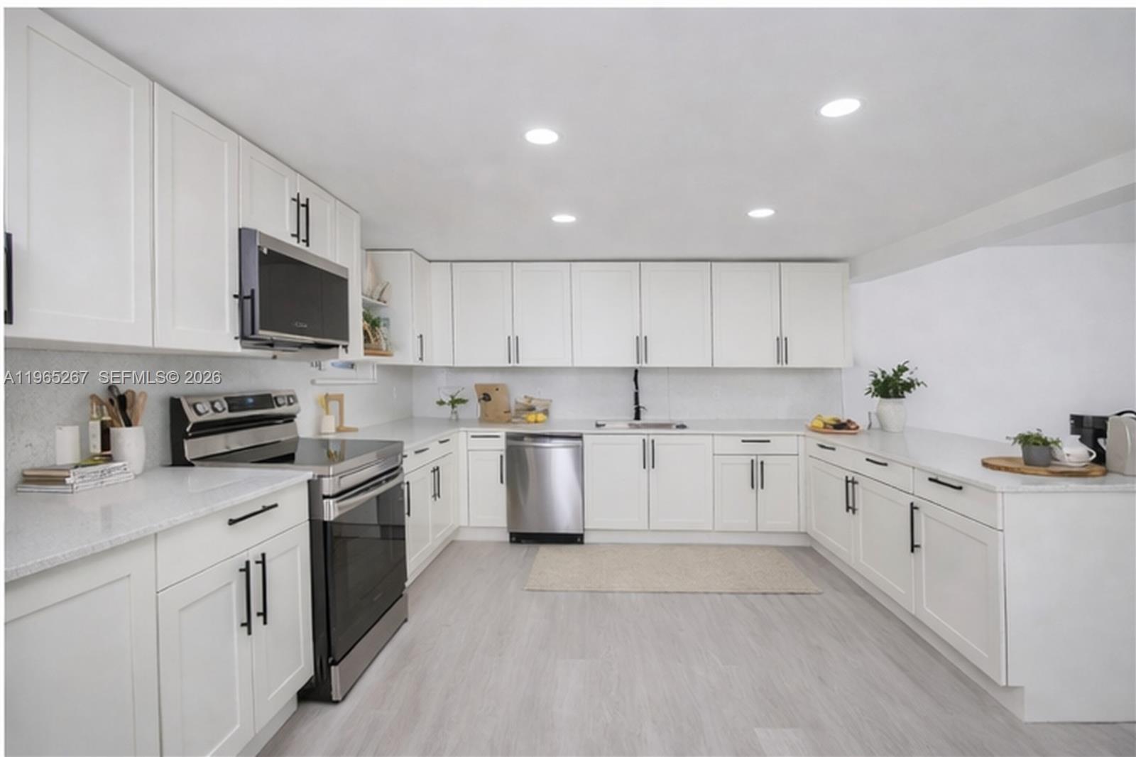 MYRTLE GROVE - Residential