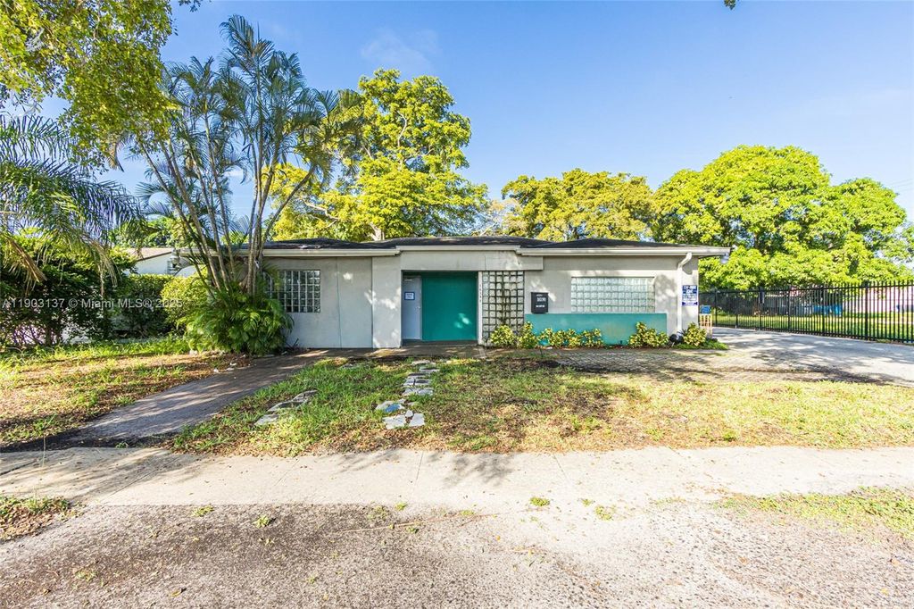 Photo of 16190 NE 11th Ct, North Miami Beach, FL 33162 (MLS # A11903137)