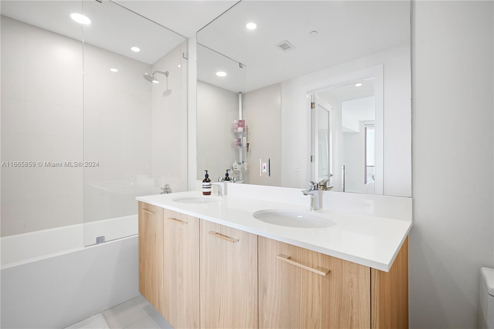 PARAISO BAYVIEWS CONDO - Residential