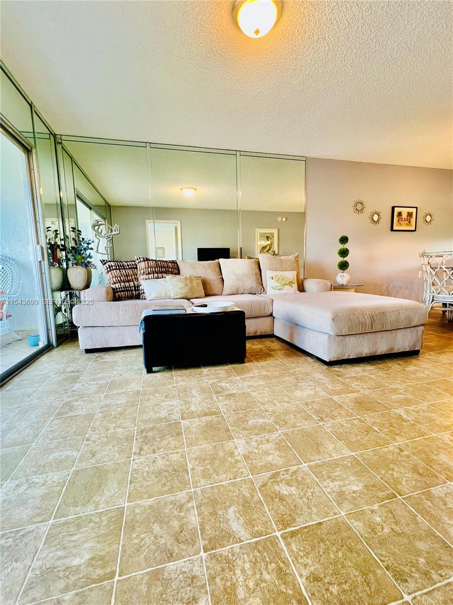 NASSAU VILLAGE WYNMOOR CO - Residential