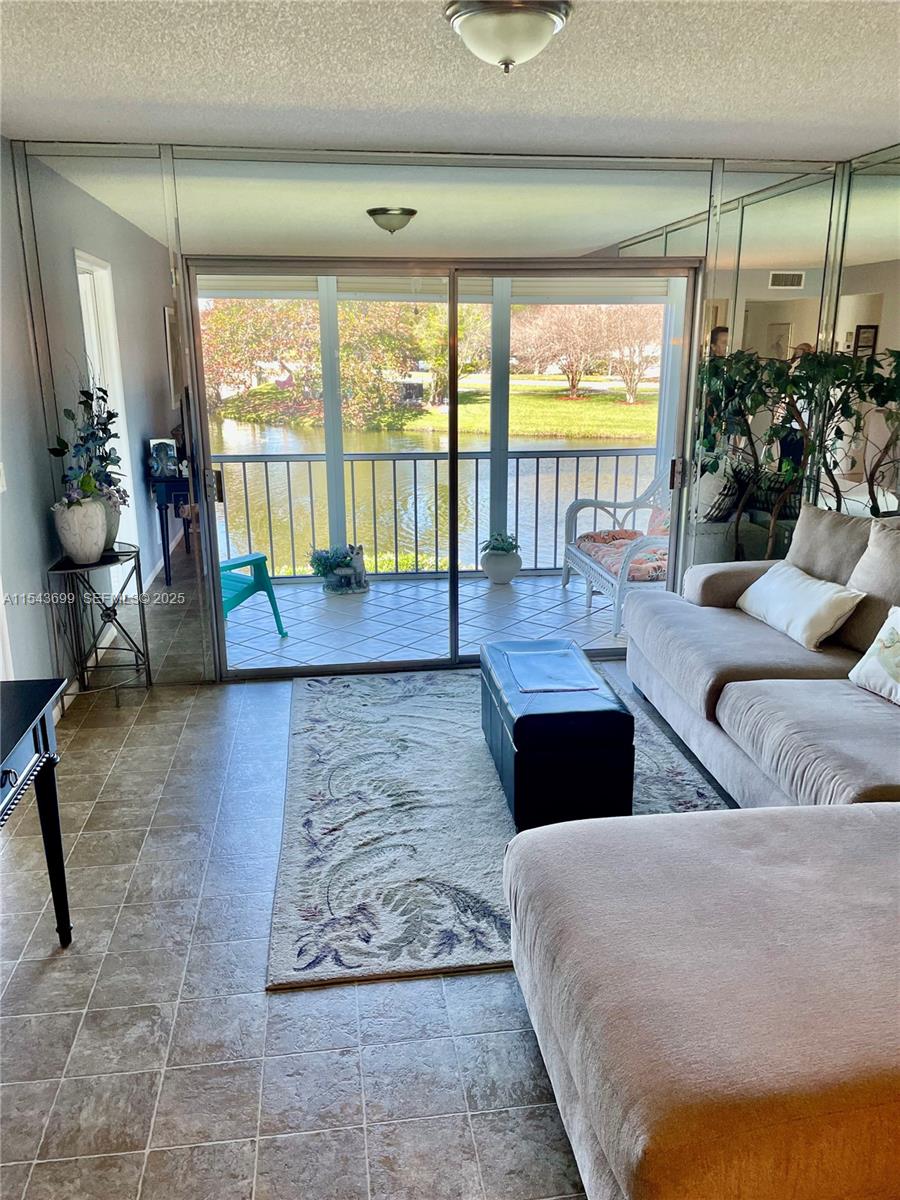 NASSAU VILLAGE WYNMOOR CO - Residential