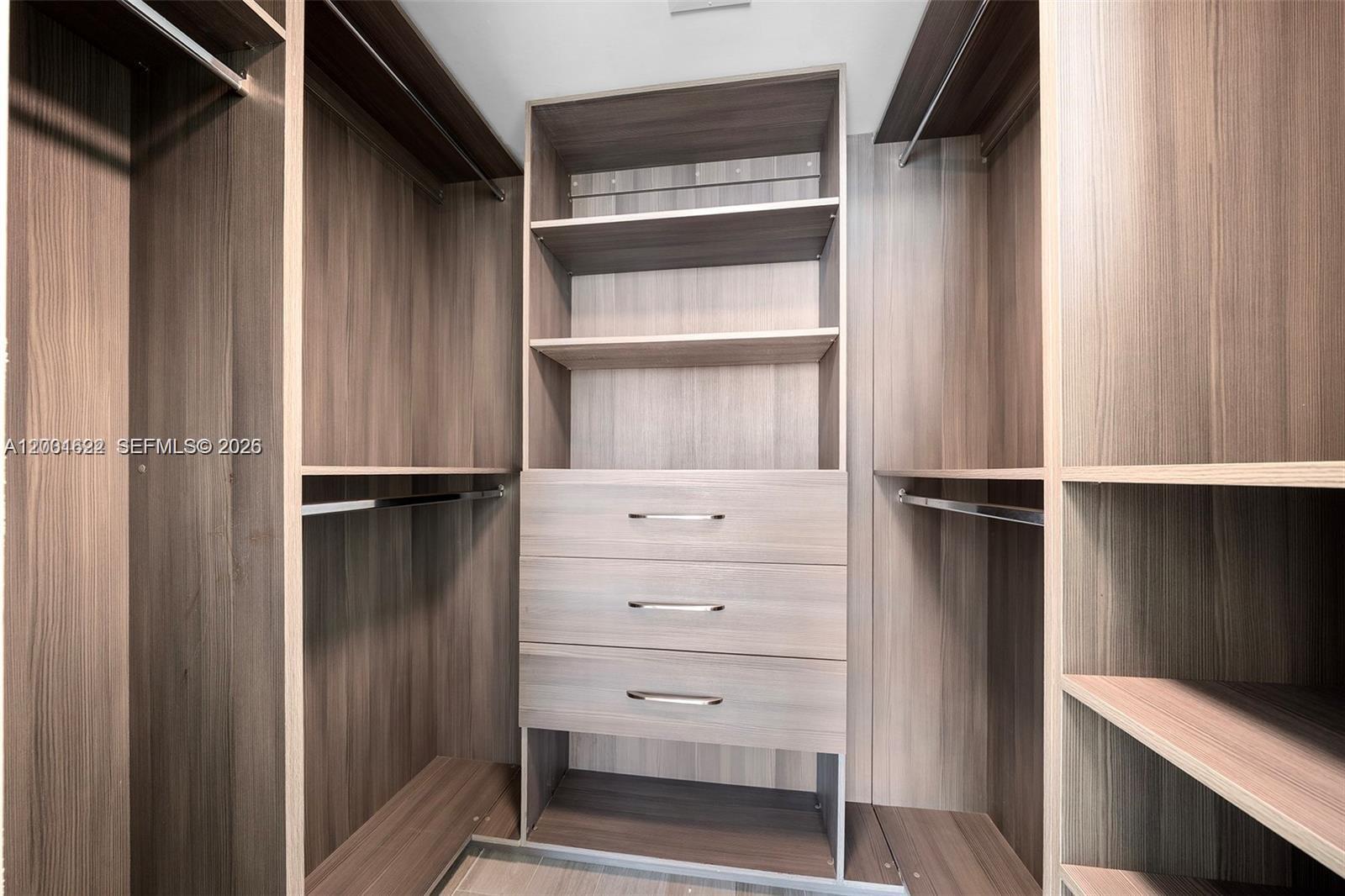 ICON BAY CONDO - Residential