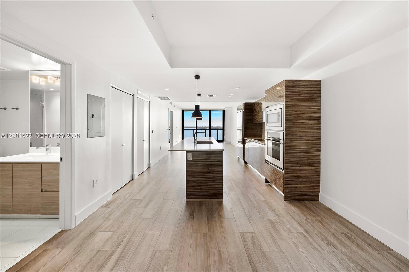 ICON BAY CONDO - Residential