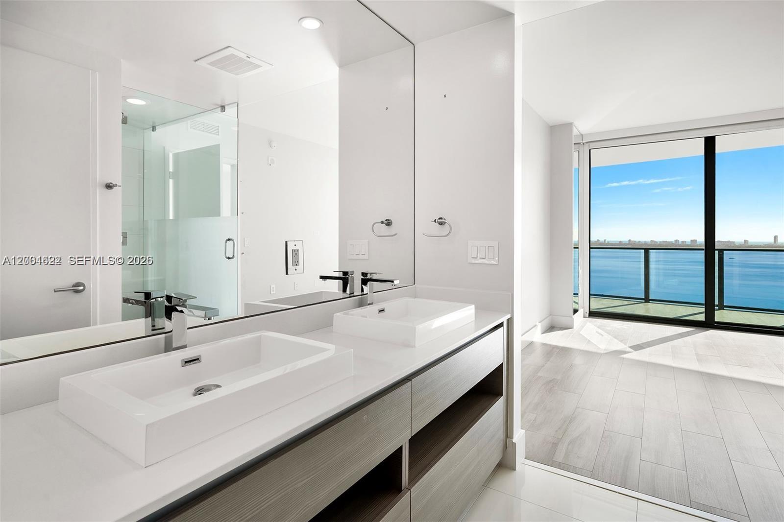 ICON BAY CONDO - Residential