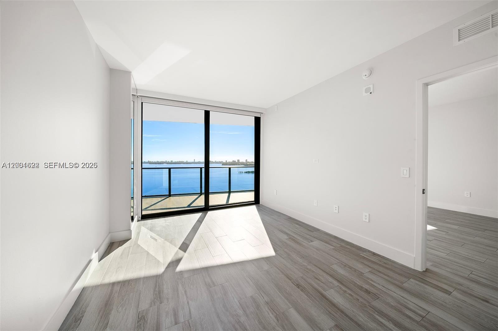 ICON BAY CONDO - Residential