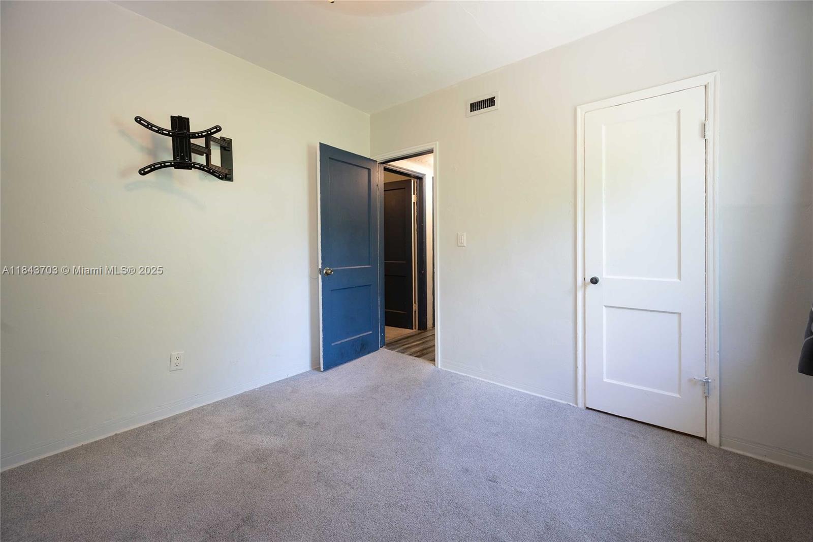 IRONS MANOR 2ND ADDN - Residential