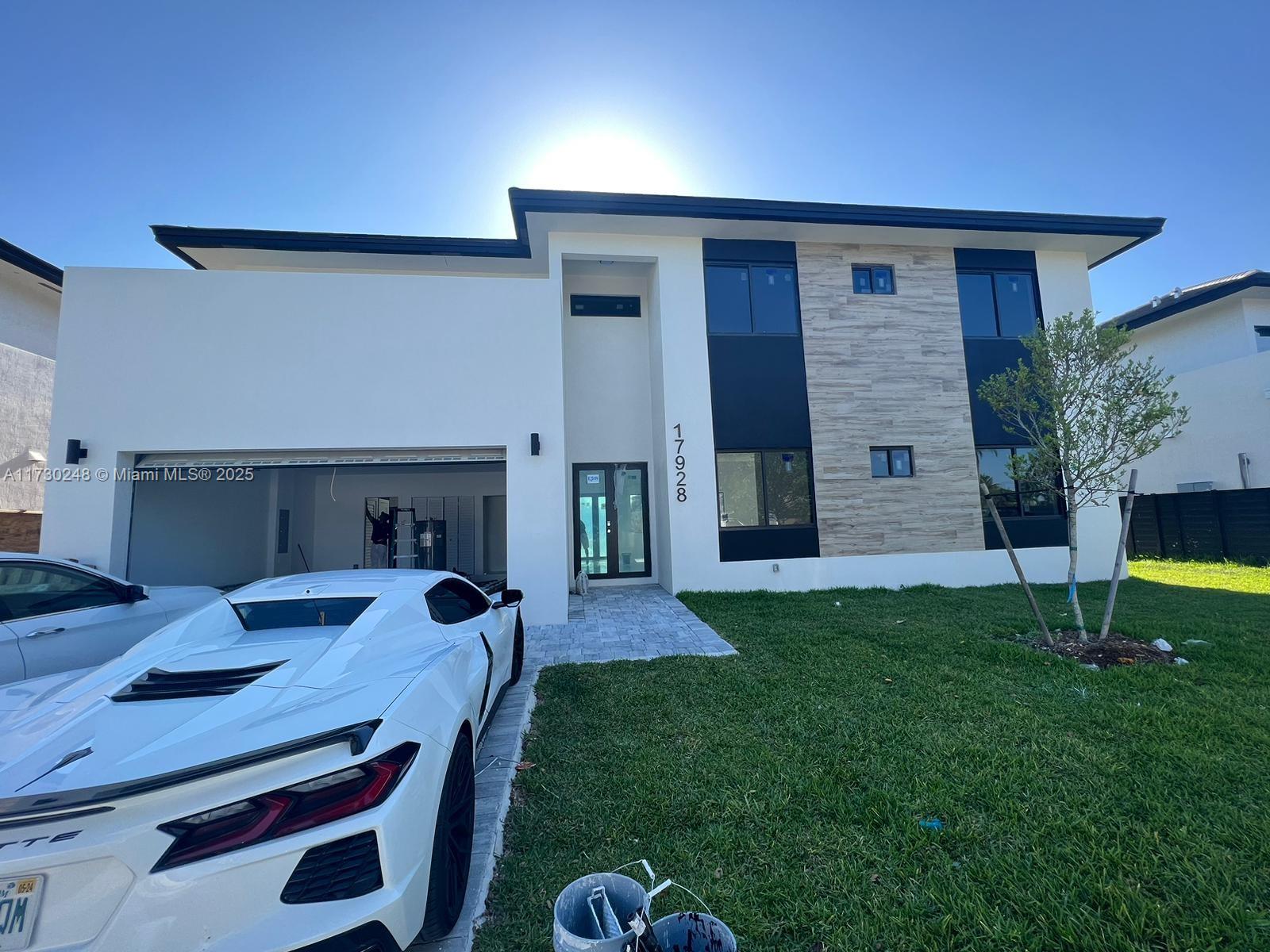 Discover this stunning luxury property, completely new and built in 2022. With 5 spacious bedrooms and 4 1/2 bathrooms, this home has been designed to offer comfort and elegance in every corner. Enjoy beautiful finishes throughout the home, including modern, high-quality details that create a cozy and sophisticated atmosphere.
In addition, the property has a spacious patio ideal for outdoor activities and moments of relaxation.
The glass stairs, with a modern and elegant design, are a focal point that adds a touch of distinction to this luxury home.
This property is ready to be the perfect home for you and your family, providing a unique experience of comfort and style. Don't miss the opportunity to live in such an exclusive and well-located place!