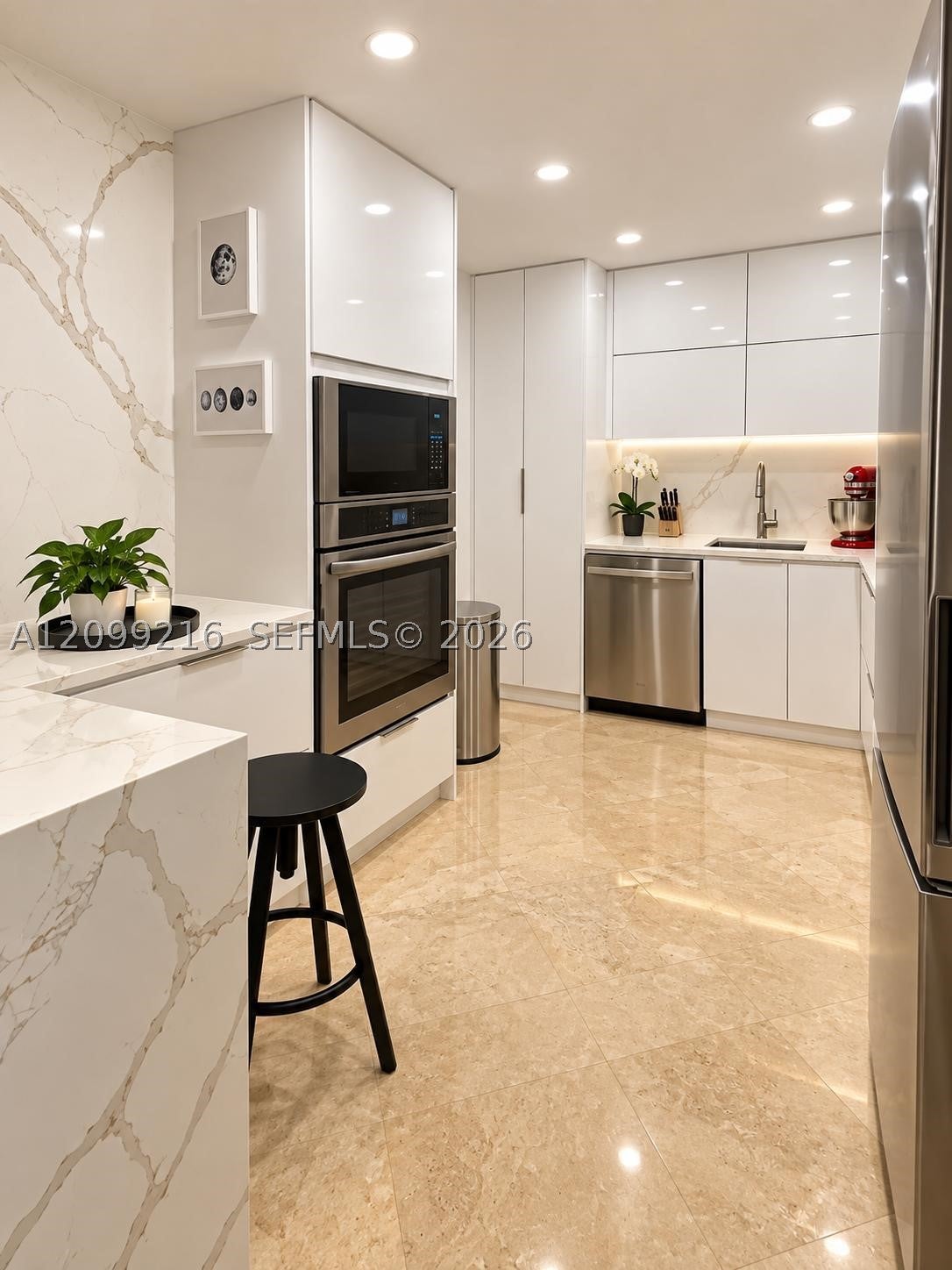 5555 Collins Ave 14Y