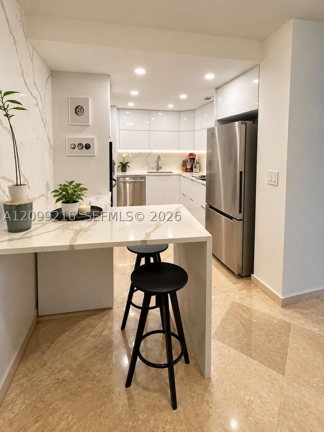 5555 Collins Ave 14Y