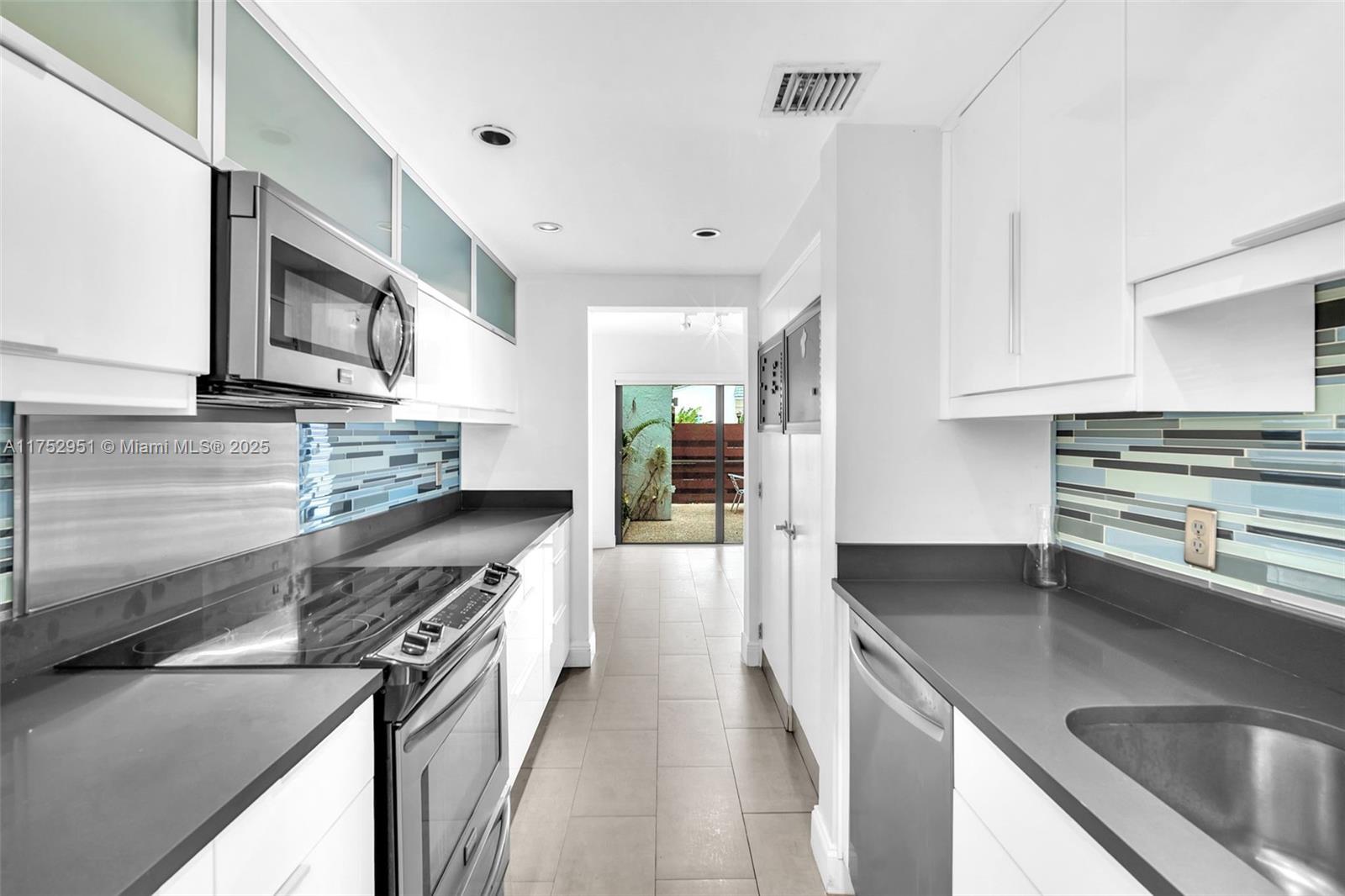 FAMILY TOWNHOUSES OF THE - Residential