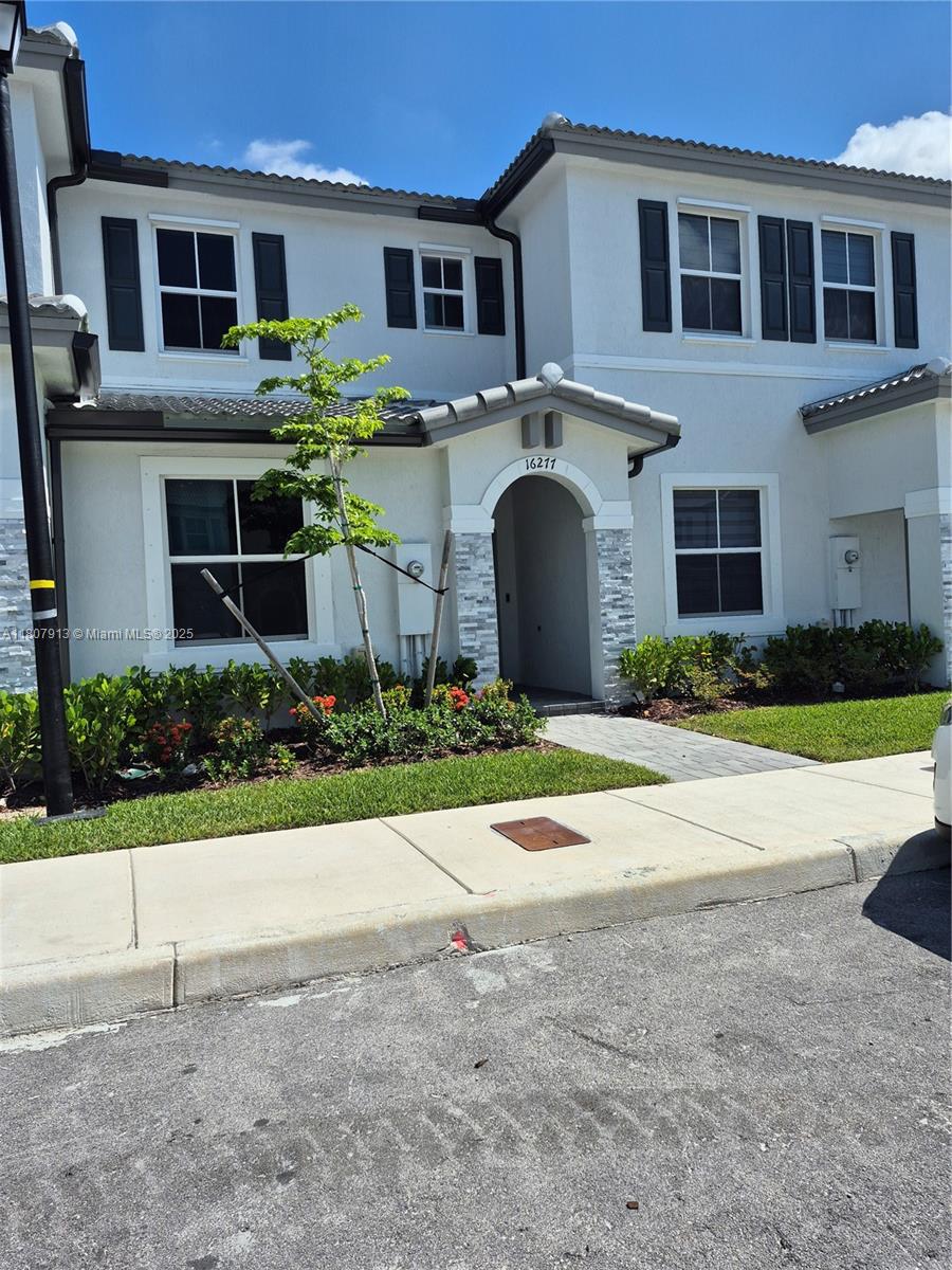 Rental Property at Address Not Disclosed, Homestead, Miami-Dade County, Florida - Bedrooms: 3 
Bathrooms: 3  - $2,400 MO.