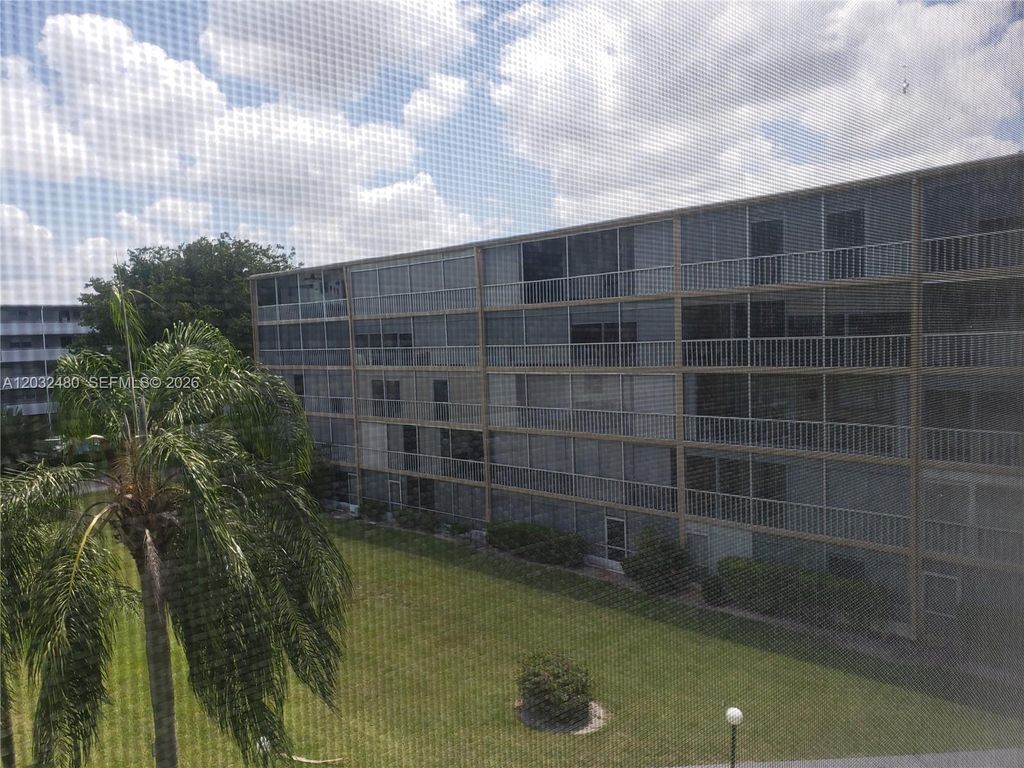 Photo of 4700 Washington St #404, Hollywood, FL 33021 (MLS # A12032480)