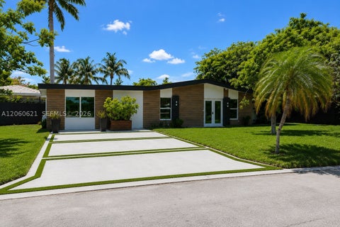 Photo of 2416 NE 19th Ter, Wilton Manors, FL 33305 (MLS # A12060621)