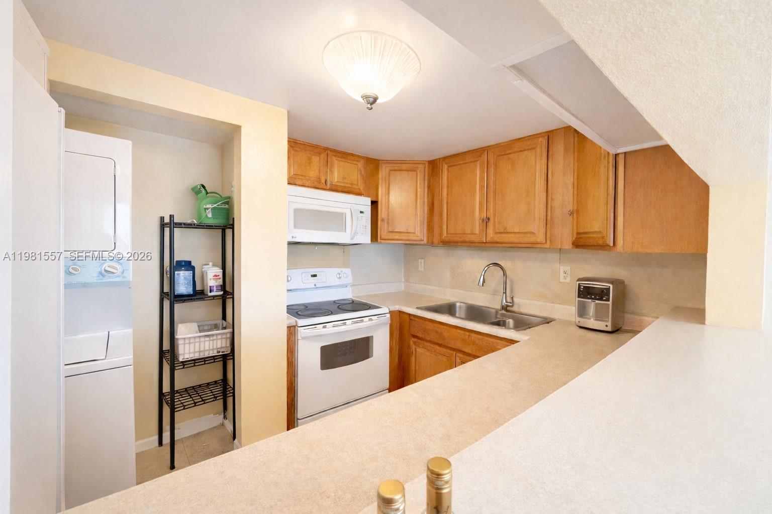 HERITAGE SQUARE CONDO - Residential