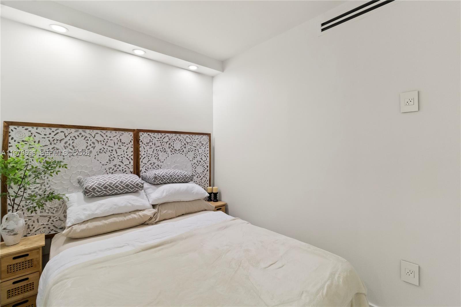 ARLEN BEACH CONDO - Residential
