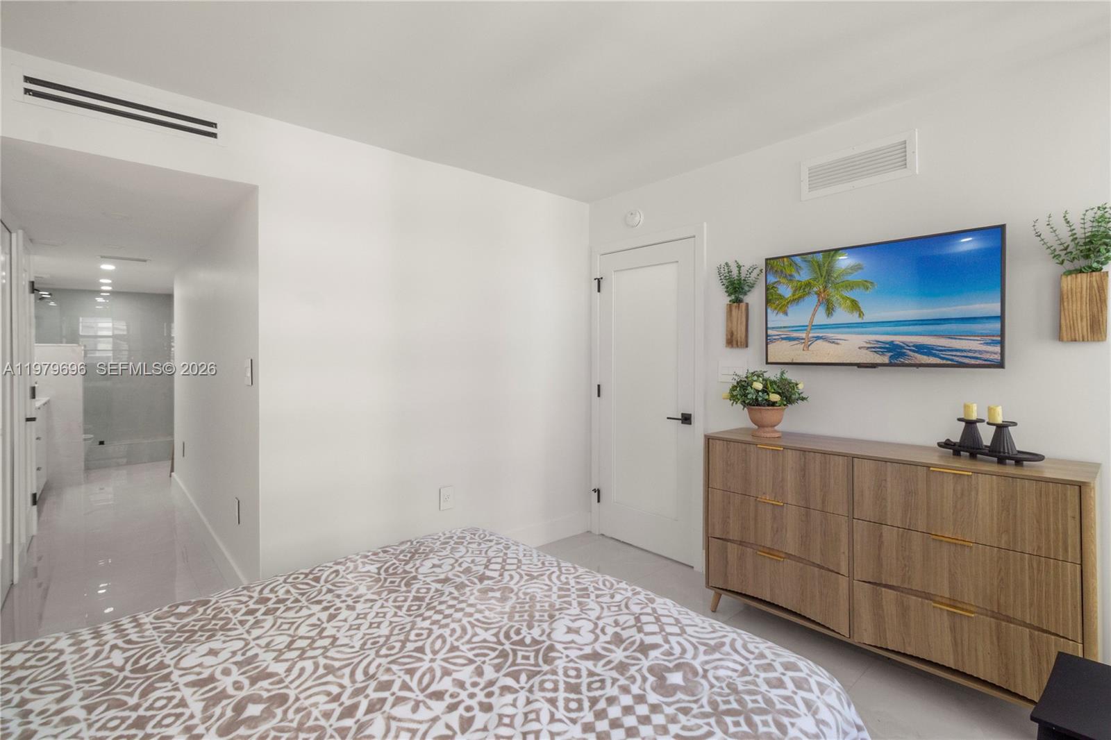 ARLEN BEACH CONDO - Residential